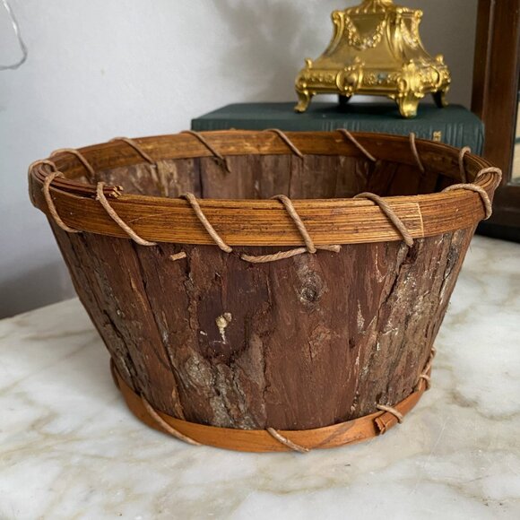 Vintage Rustic Handmade Tree Bark Basket - Picture 3 of 3